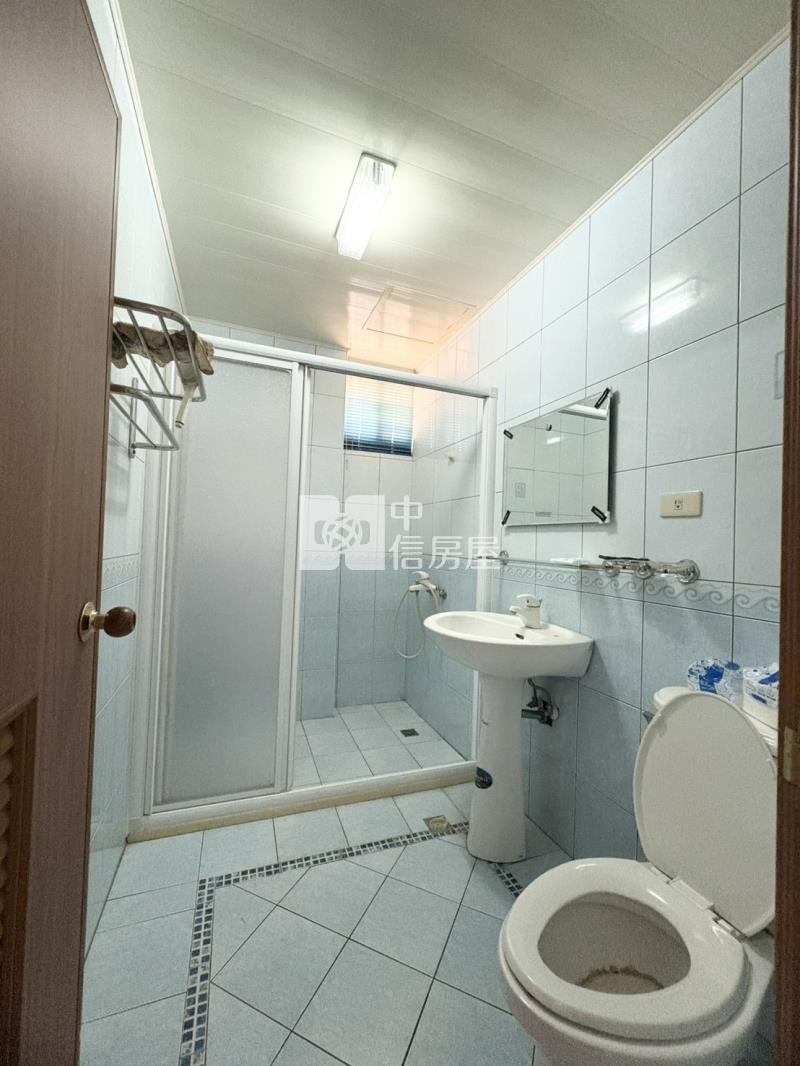 鳳山投資型透天店住房屋室內格局與周邊環境