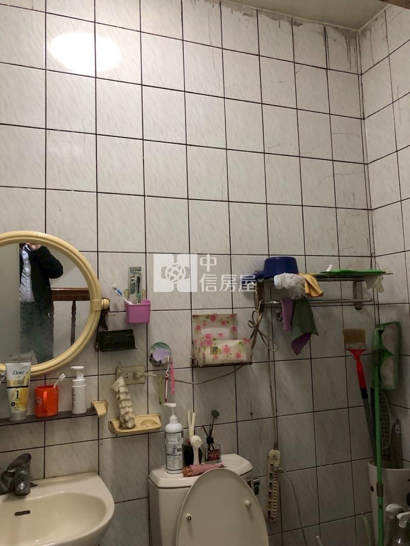 竹南前院車位美透天房屋室內格局與周邊環境