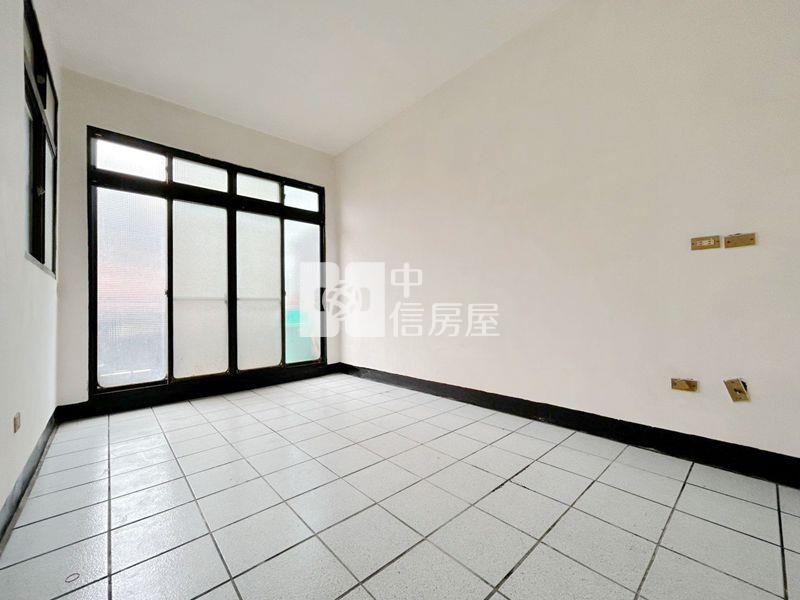 清大建功車庫美透天房屋室內格局與周邊環境