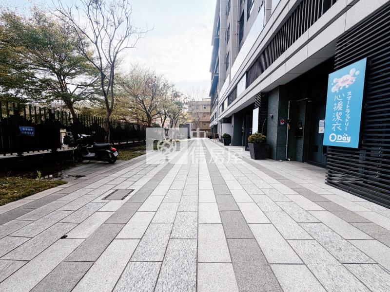 康橋寶台挑高店面房屋室內格局與周邊環境