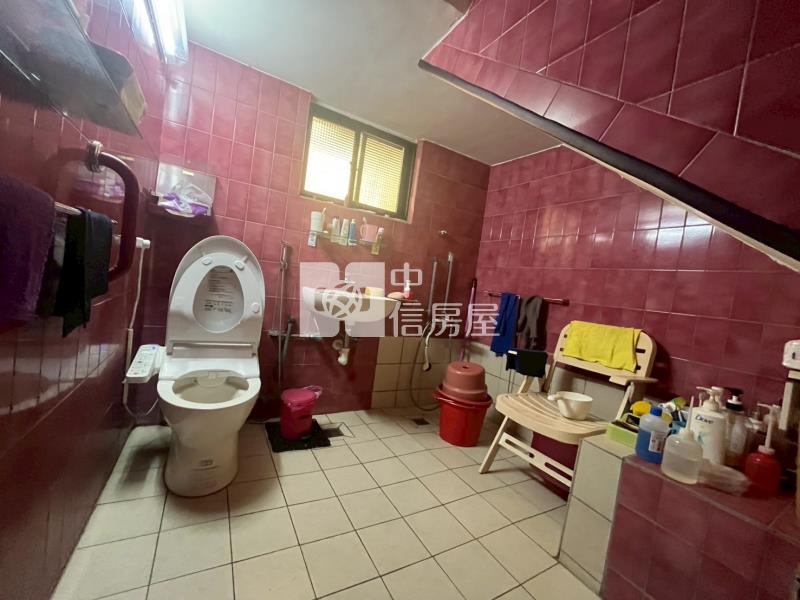 照南學區黃金轉角大坪美透天房屋室內格局與周邊環境