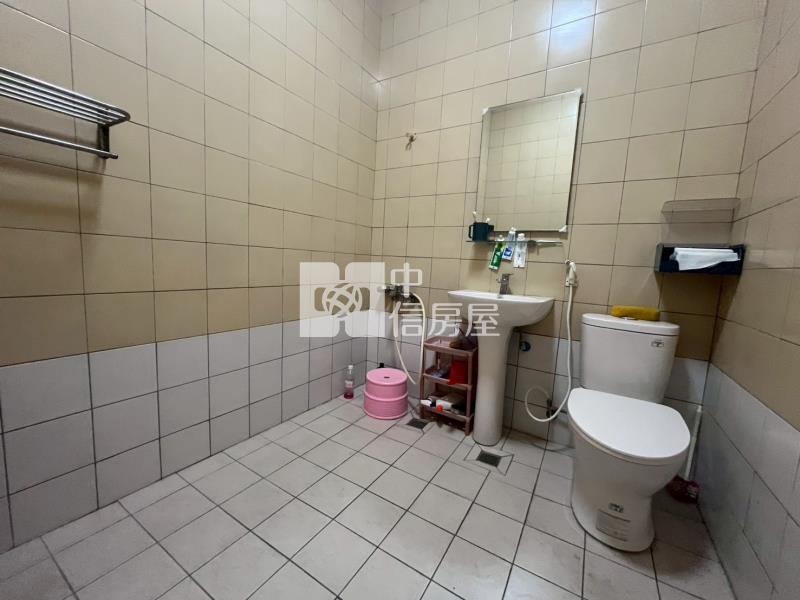 照南學區黃金轉角大坪美透天房屋室內格局與周邊環境