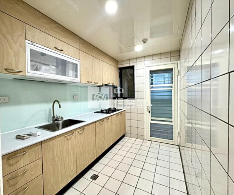 健康城市全新裝潢三房車房屋室內格局與周邊環境