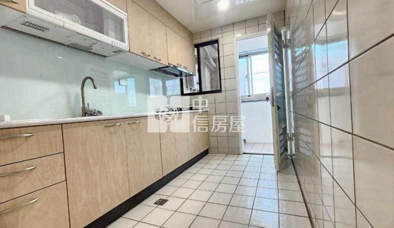 健康城市全新裝潢三房車房屋室內格局與周邊環境