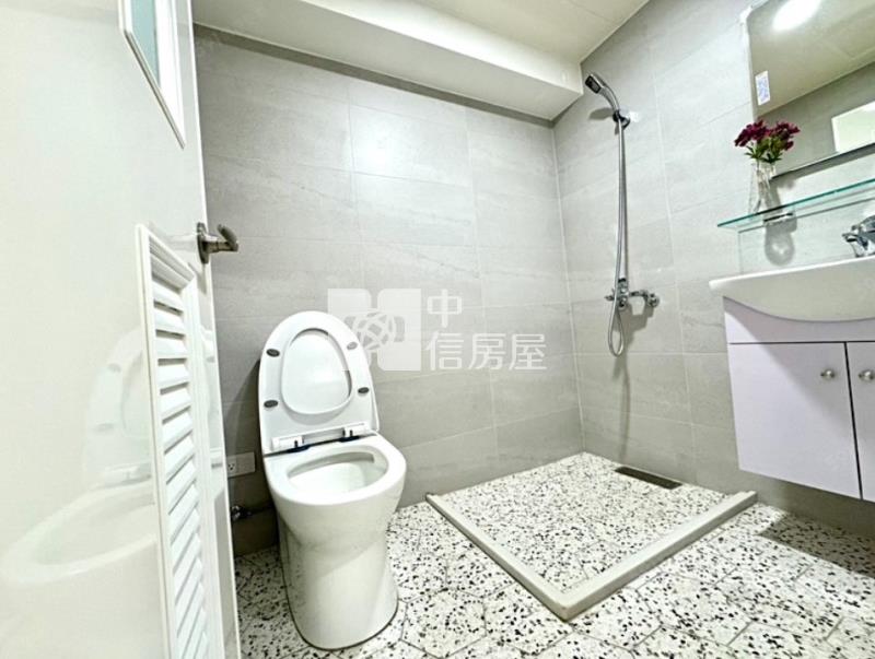 健康城市全新裝潢三房車房屋室內格局與周邊環境