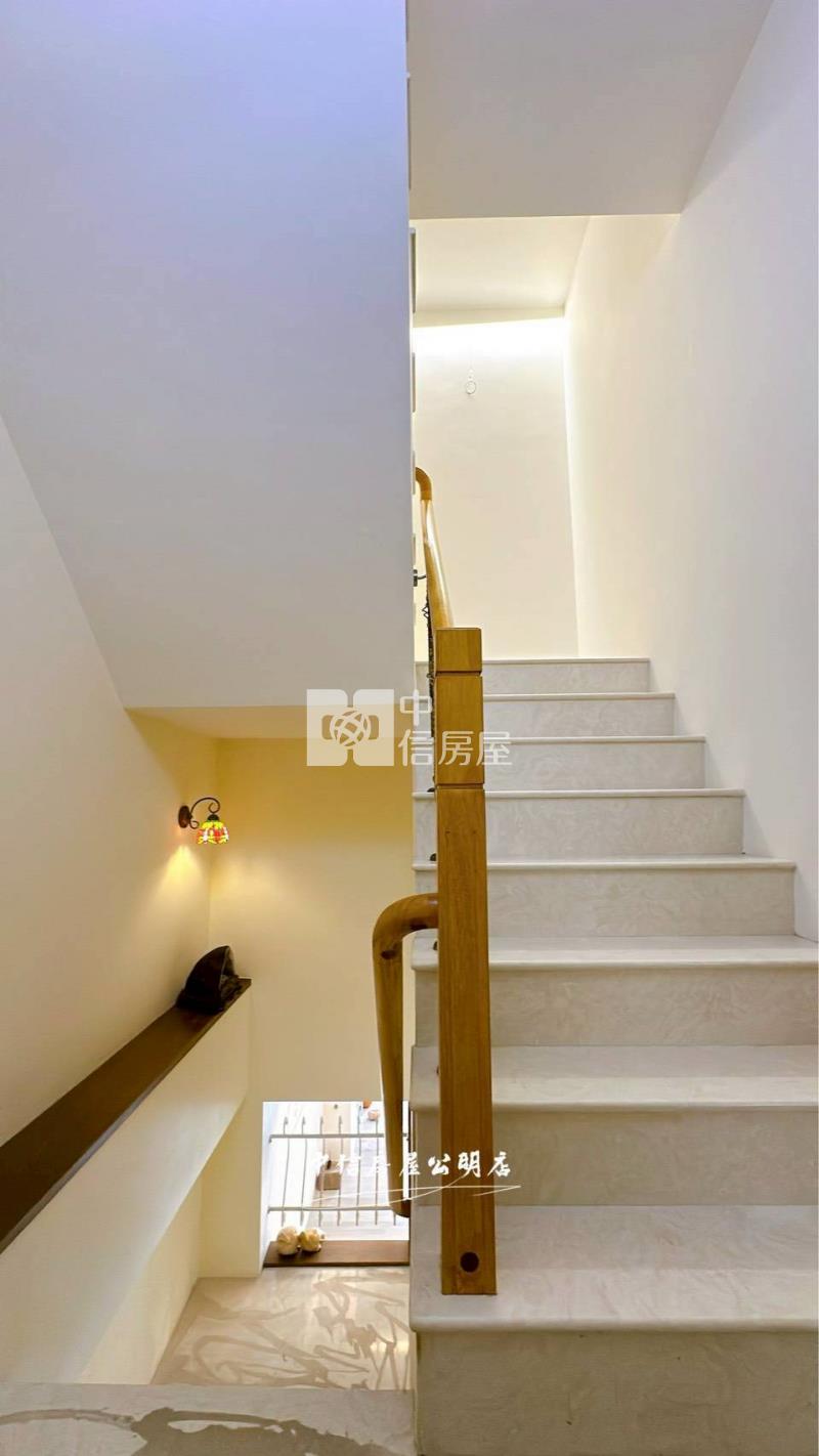 嘉義博愛國小7年屋豪華大別墅房屋室內格局與周邊環境