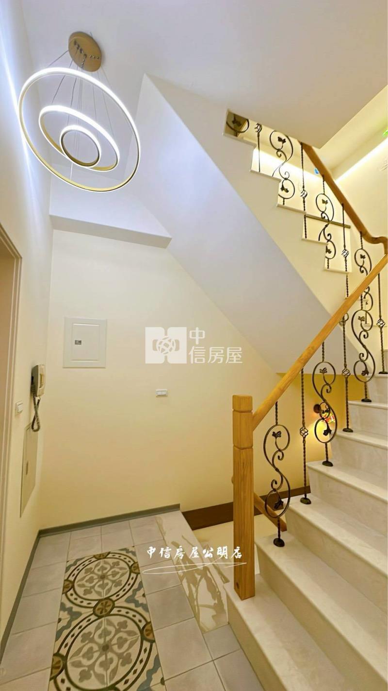 嘉義博愛國小7年屋豪華大別墅房屋室內格局與周邊環境