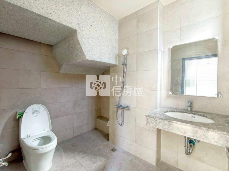 誠總單元十二電梯別墅四套四車(專)房屋室內格局與周邊環境