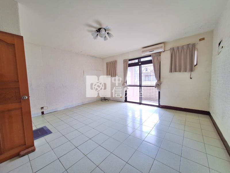 平鎮車站旁室內大車庫透天房屋室內格局與周邊環境