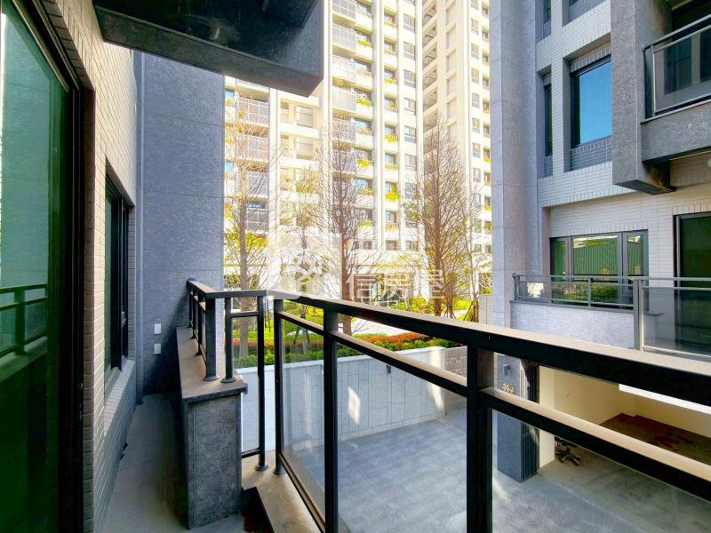 南興公園朝南電梯別墅(專)房屋室內格局與周邊環境