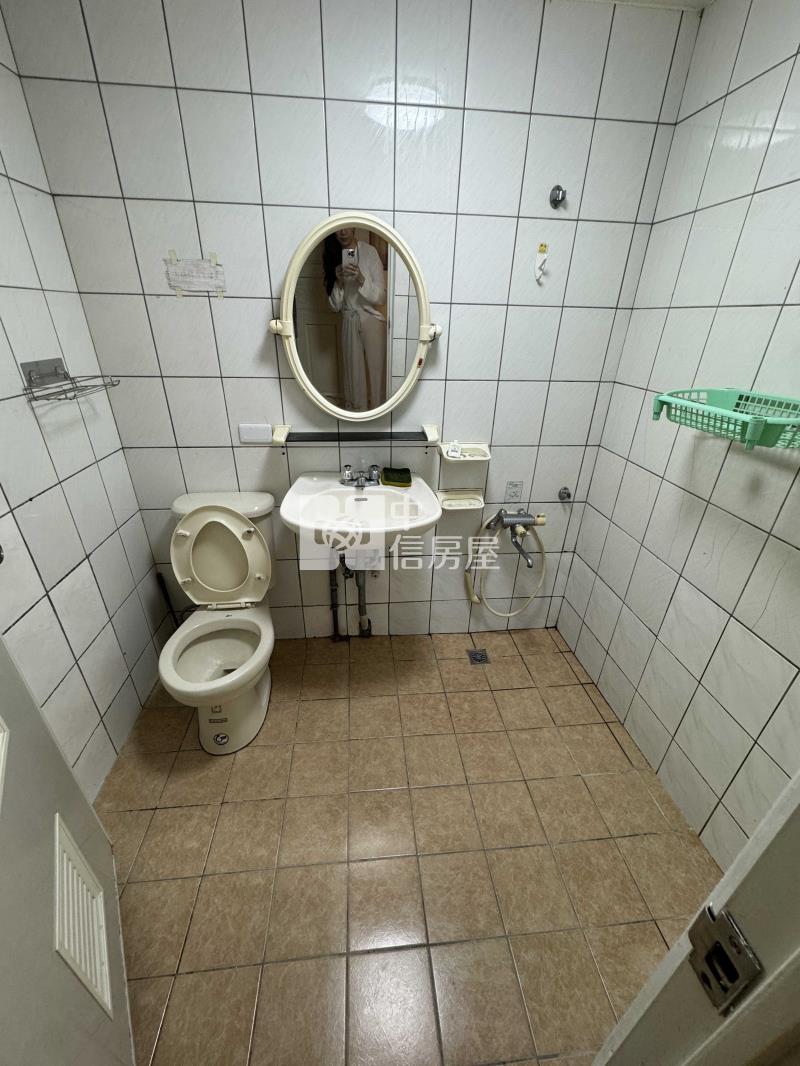 中壢工業區邊間滿租5套房房屋室內格局與周邊環境