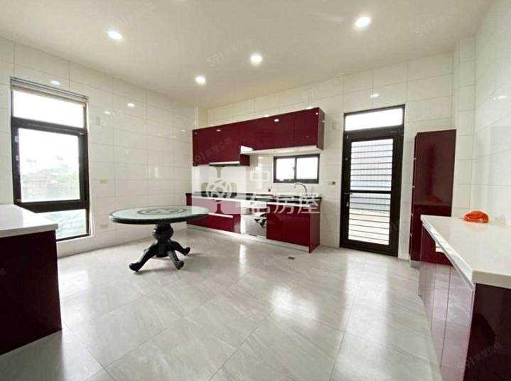 新坡豪華農舍房屋室內格局與周邊環境