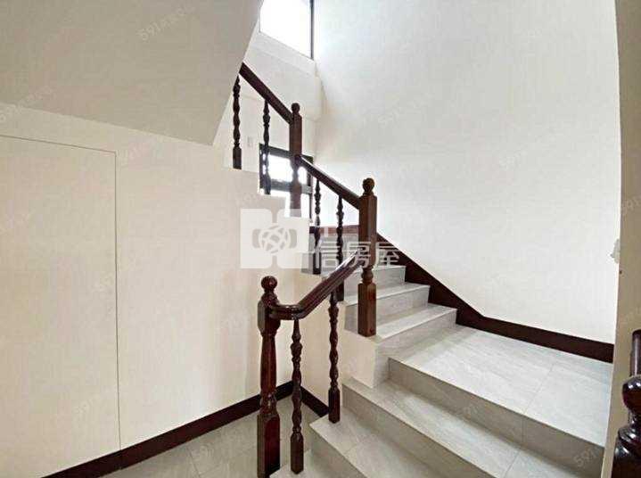 新坡豪華農舍房屋室內格局與周邊環境