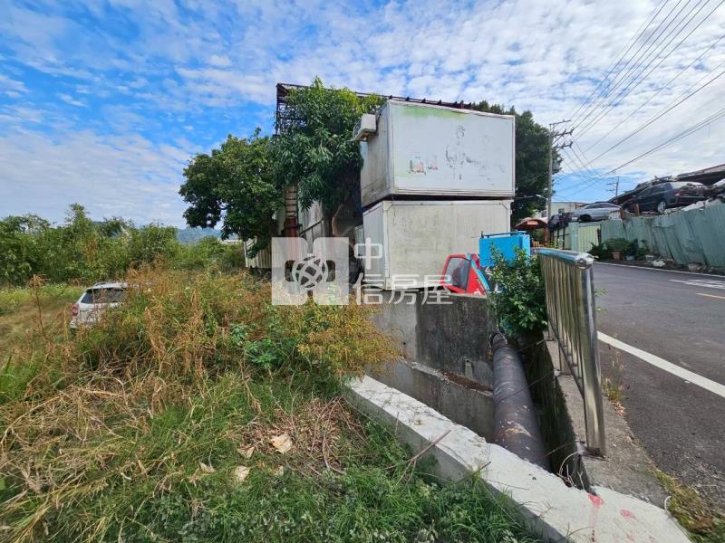 潭子大地坪三面臨路都內角地房屋室內格局與周邊環境