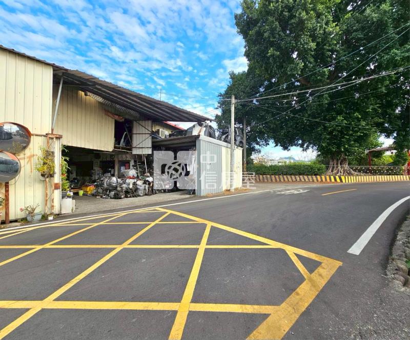 潭子大地坪三面臨路都內角地房屋室內格局與周邊環境