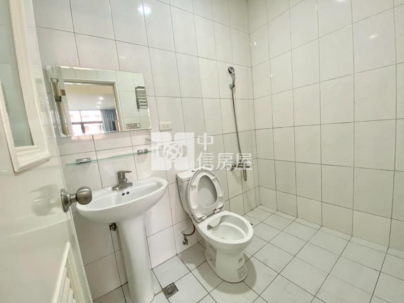 大露臺三房平車美厦房屋室內格局與周邊環境