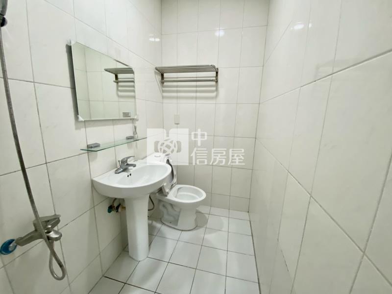 大露臺三房平車美厦房屋室內格局與周邊環境