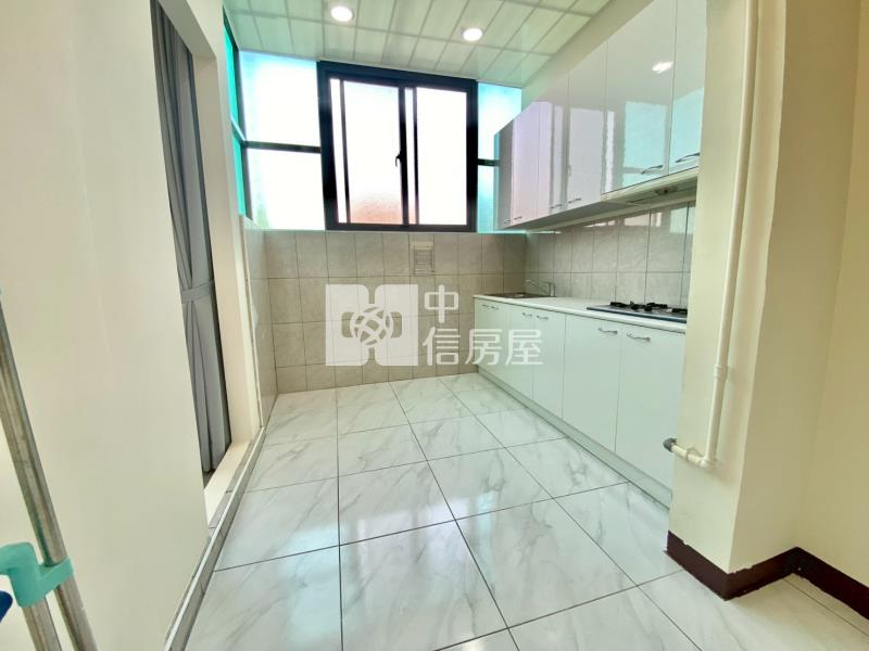 大露臺三房平車美厦房屋室內格局與周邊環境