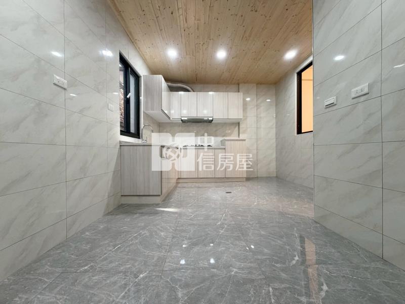 太平日式大面寬透天房屋室內格局與周邊環境