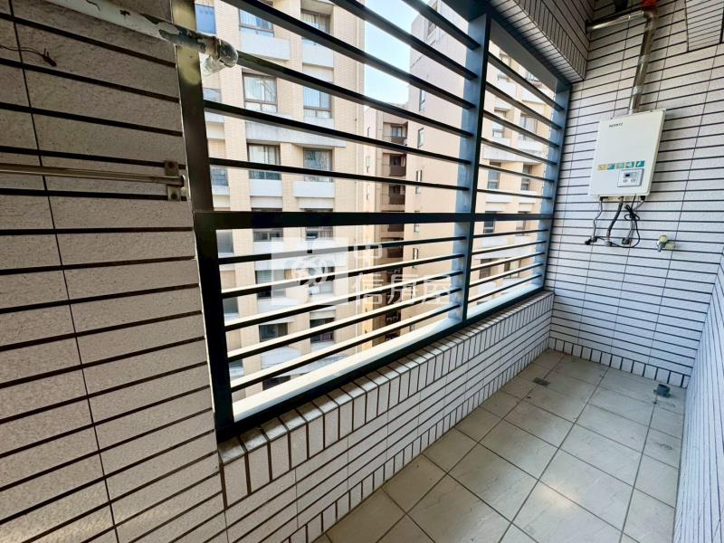 文華硯精裝三改二平車房屋室內格局與周邊環境