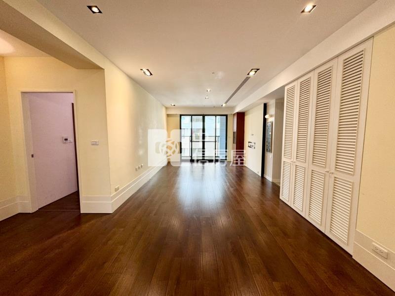 文華硯精裝三改二平車房屋室內格局與周邊環境