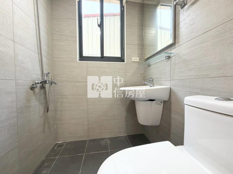 台中家家美三房機上車位房屋室內格局與周邊環境