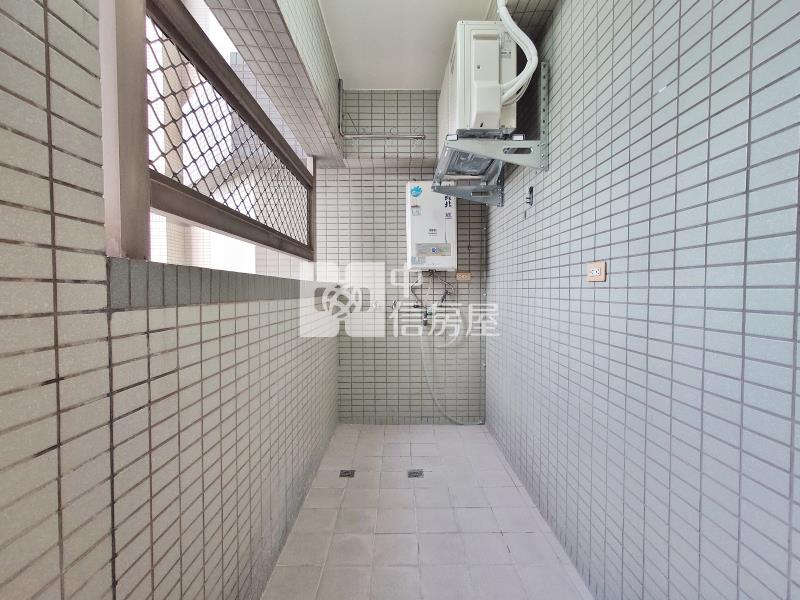 文藝復興大四房平車房屋室內格局與周邊環境