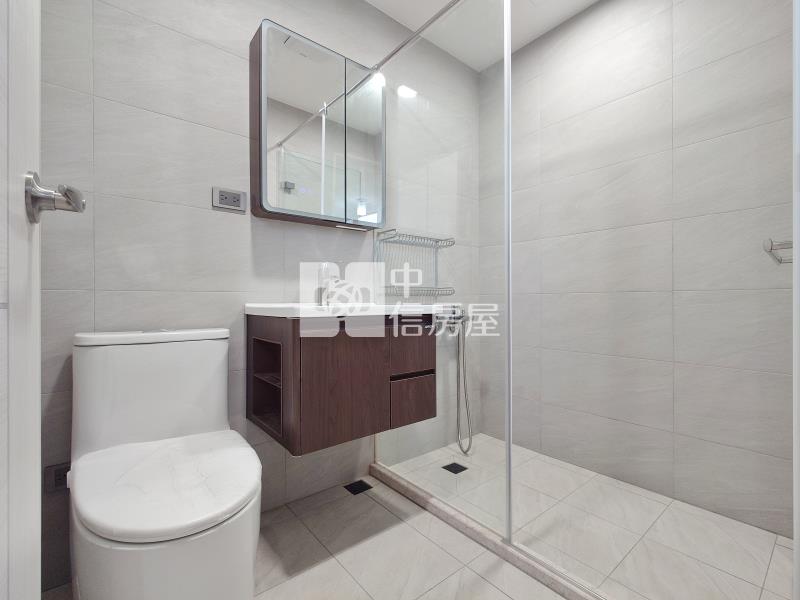 文藝復興大四房平車房屋室內格局與周邊環境