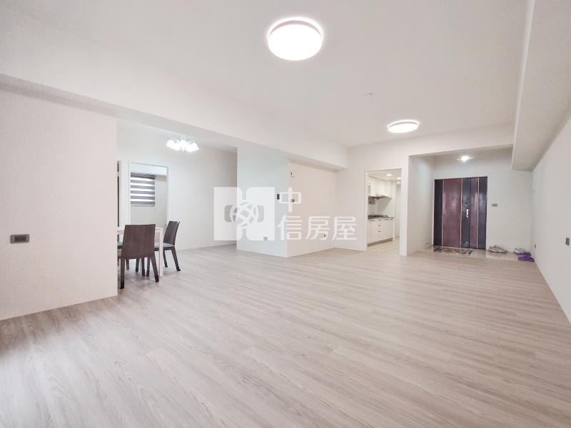 文藝復興大四房平車房屋室內格局與周邊環境