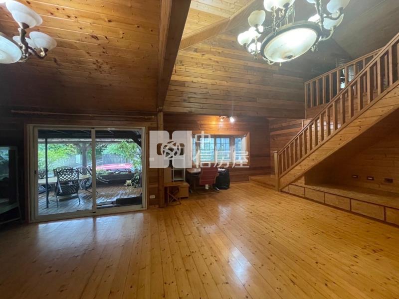 楊光山林獨棟木屋庭院墅房屋室內格局與周邊環境
