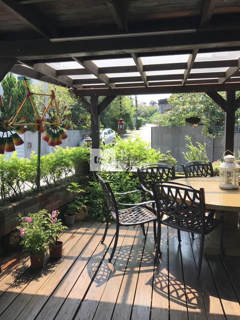 楊光山林獨棟木屋庭院墅房屋室內格局與周邊環境