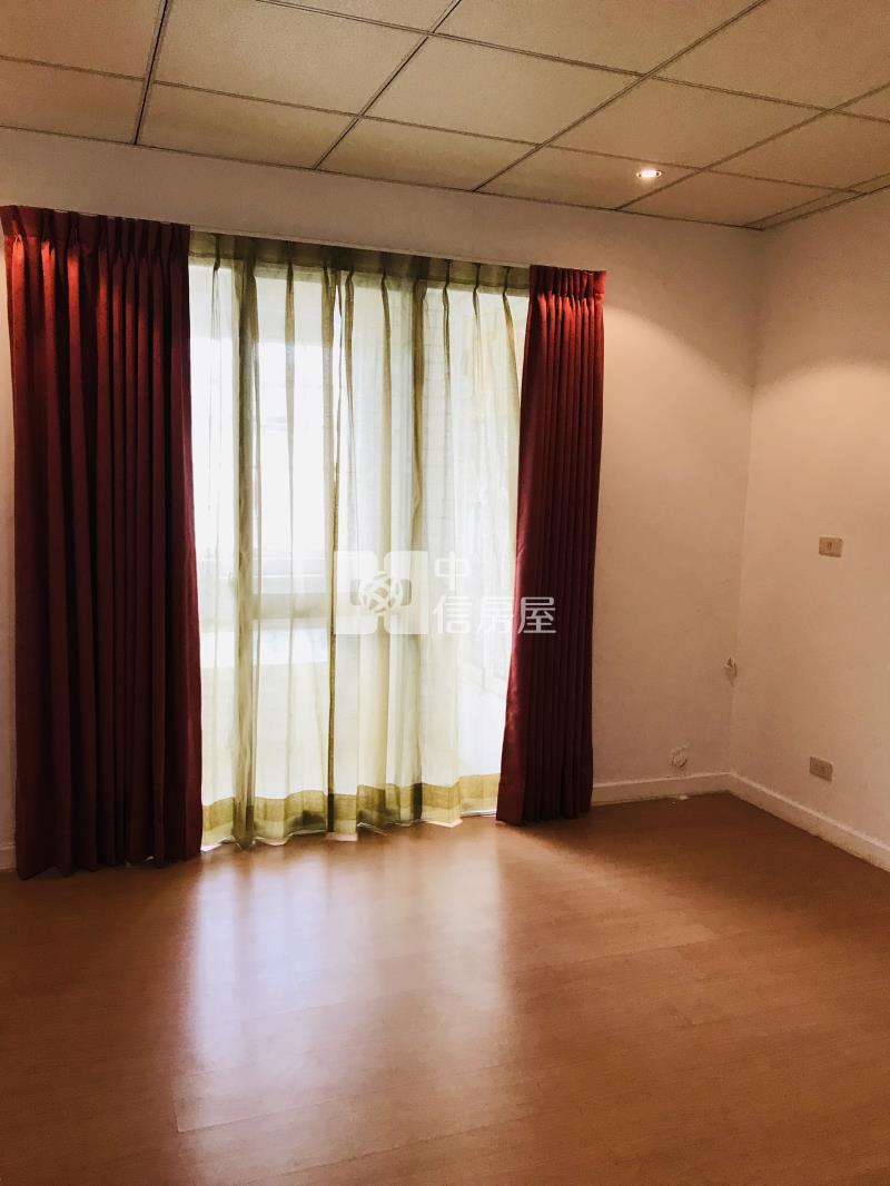 楊光山林歐式上疊別墅房屋室內格局與周邊環境