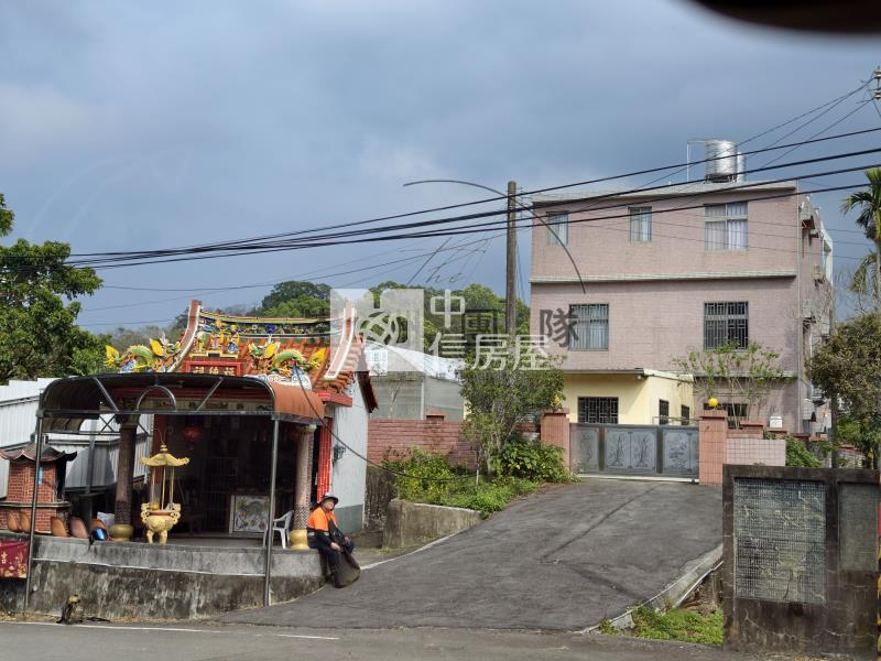 墨硯山南峰無限展望視野山坡地房屋室內格局與周邊環境