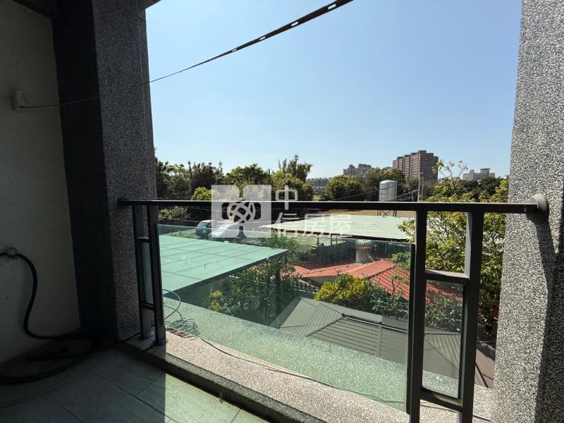 中壢鳴暘富海電梯別墅三車位房屋室內格局與周邊環境