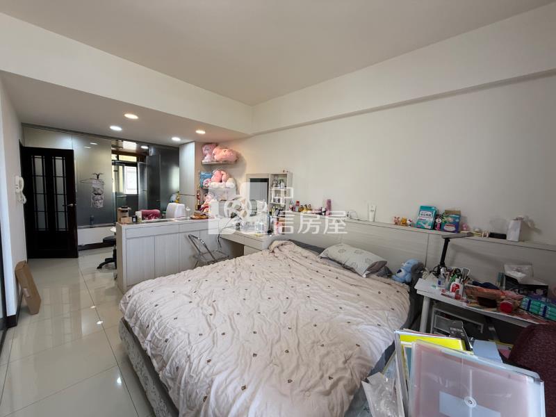 中壢鳴暘富海電梯別墅三車位房屋室內格局與周邊環境