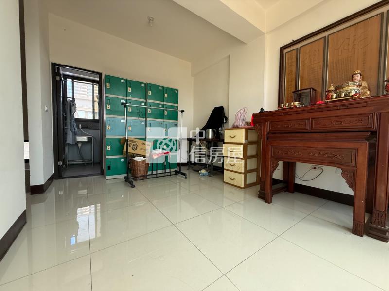 中壢鳴暘富海電梯別墅三車位房屋室內格局與周邊環境