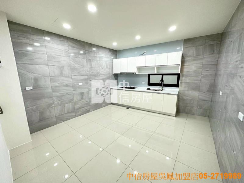 永吉四街車庫透天房屋室內格局與周邊環境