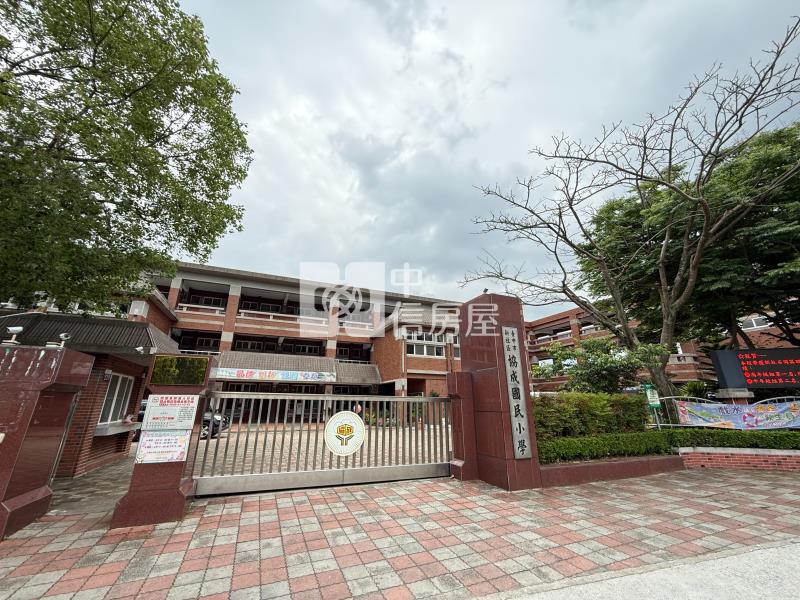 新社協成國小全新大面寬電墅房屋室內格局與周邊環境