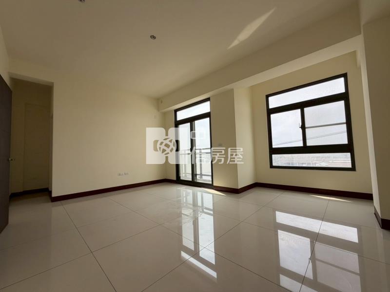 芳苑雙車位全新電梯透天房屋室內格局與周邊環境