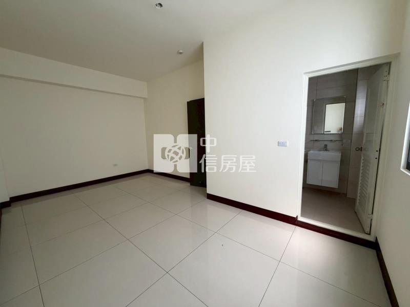 芳苑雙車位全新電梯透天房屋室內格局與周邊環境