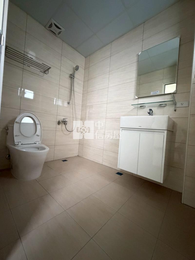 芳苑雙車位全新電梯透天房屋室內格局與周邊環境