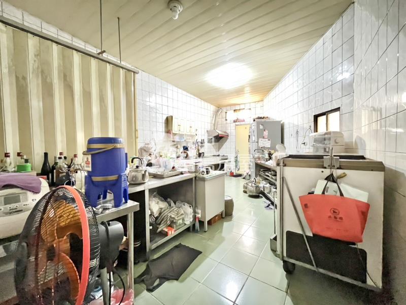 沙鹿家樂福10米路大地坪透天房屋室內格局與周邊環境