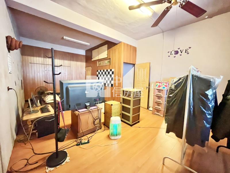 沙鹿家樂福10米路大地坪透天房屋室內格局與周邊環境