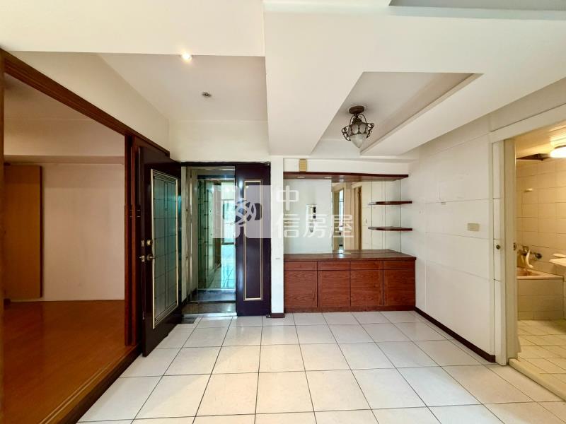 藝文輕鬆入主演說家電梯三房房屋室內格局與周邊環境