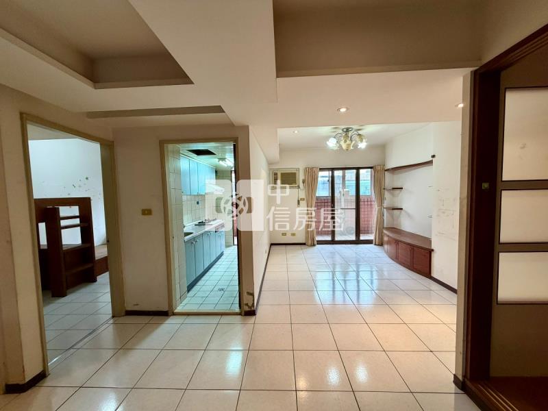 藝文輕鬆入主演說家電梯三房房屋室內格局與周邊環境