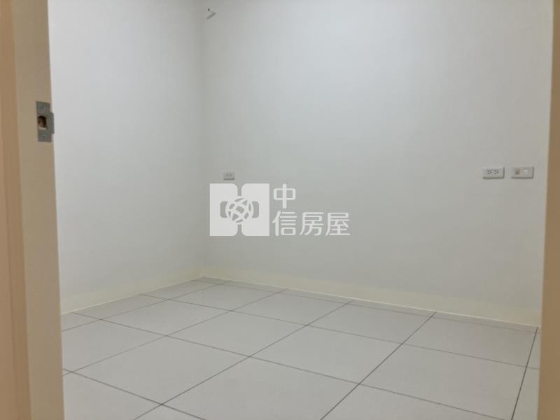 夢時代商圈超美透天房屋室內格局與周邊環境