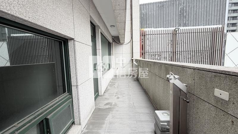 桃園小檜溪獨棟電梯商辦大透店房屋室內格局與周邊環境