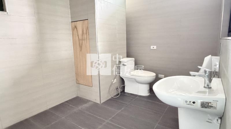 桃園小檜溪獨棟電梯商辦大透店房屋室內格局與周邊環境