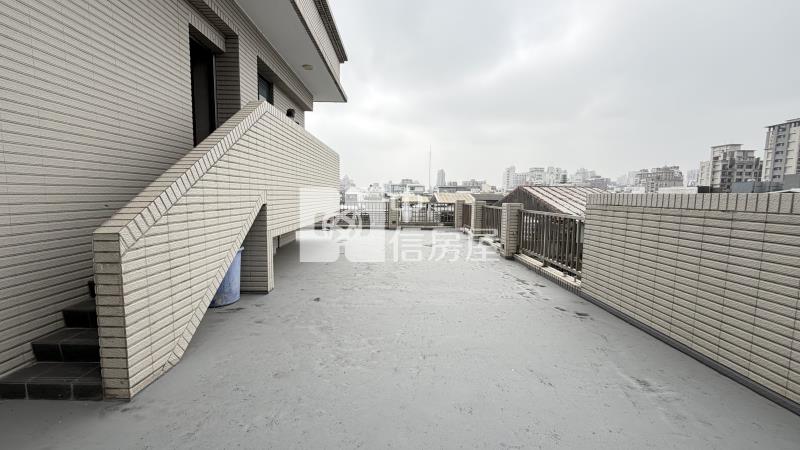 桃園小檜溪獨棟電梯商辦大透店房屋室內格局與周邊環境