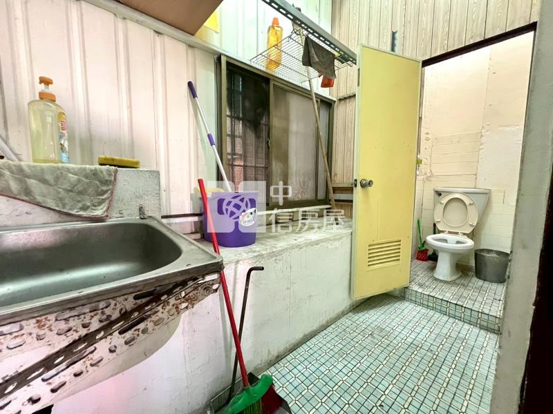 國光路大買家旁金店面房屋室內格局與周邊環境